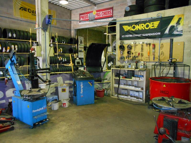 Atelier mécanique au COMPTOIR DU PNEU